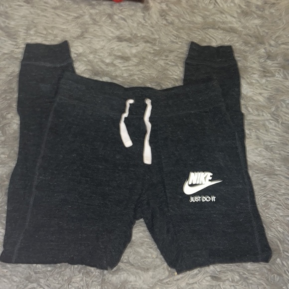 Nike Joggers - Picture 3 of 6